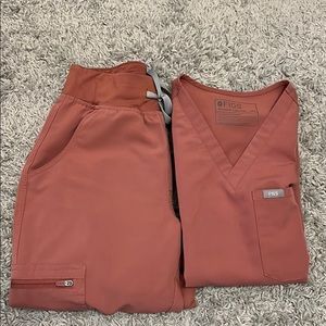 FIGS Mauve Scrub Set